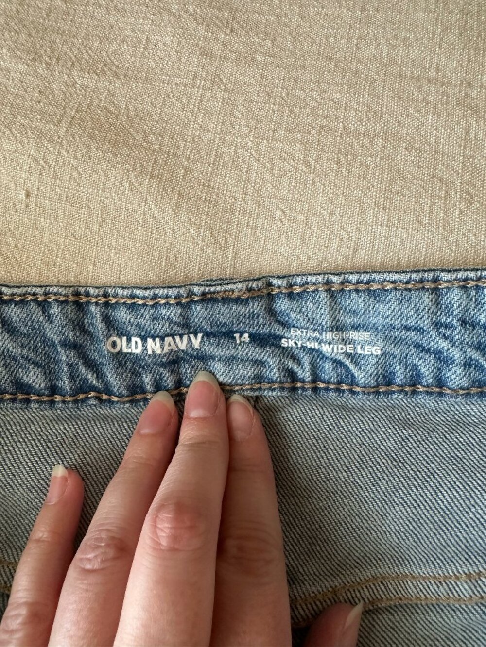 Size 14 Old Navy Sky High Wide Leg Embroidered Daisy Jeans, Medium/Light Wash - Picture 4 of 4